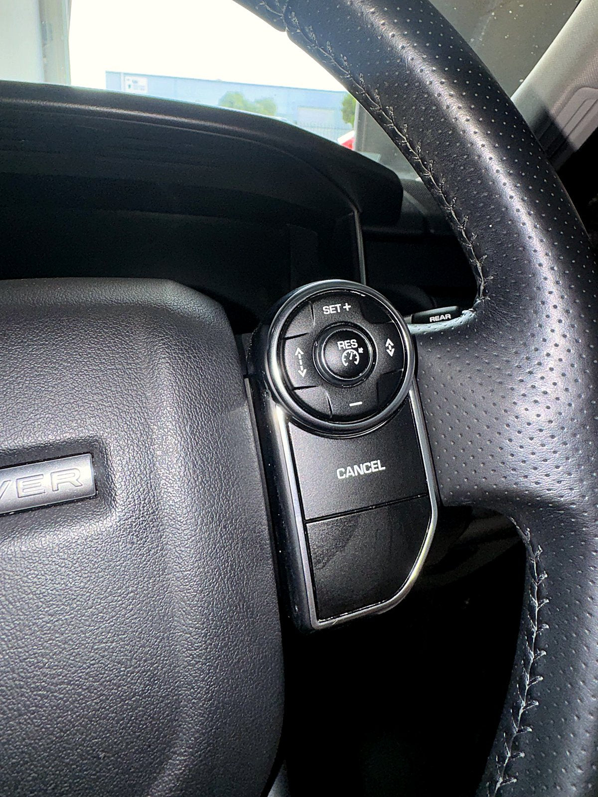 Clean steering wheel buttons after Residu